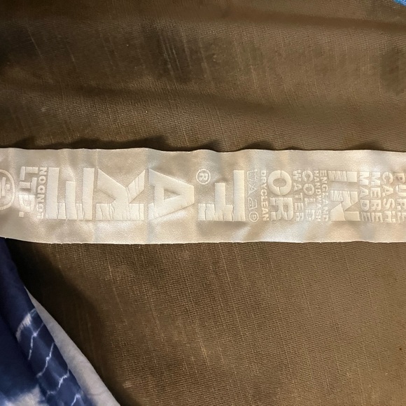 I ❤️ NY V Neck Cashmere Sweater by Fake London (I Love New York) - Picture 5 of 5